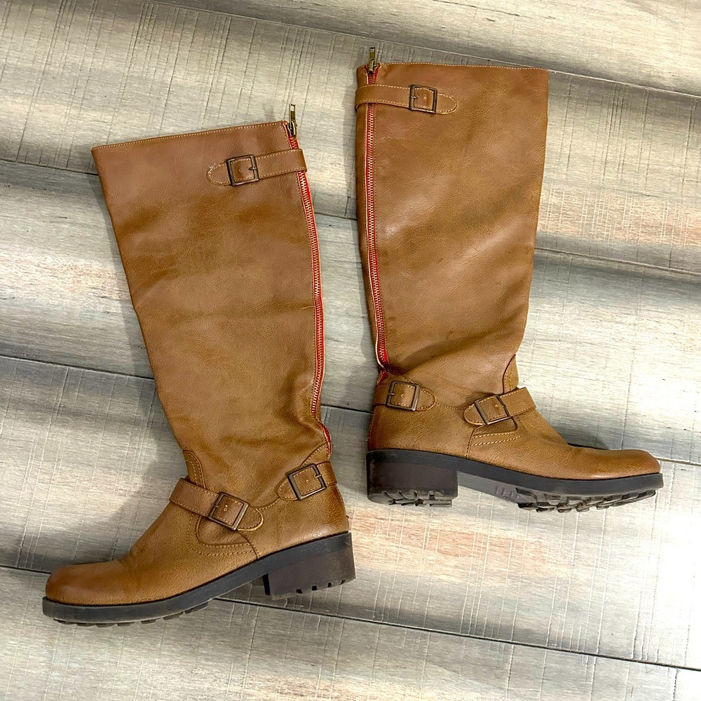 Women’s brown leather boots 8.5 M Used with buckles, small heel